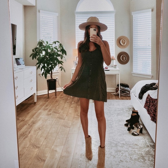 Dresses & Skirts - Soho button down mini dress